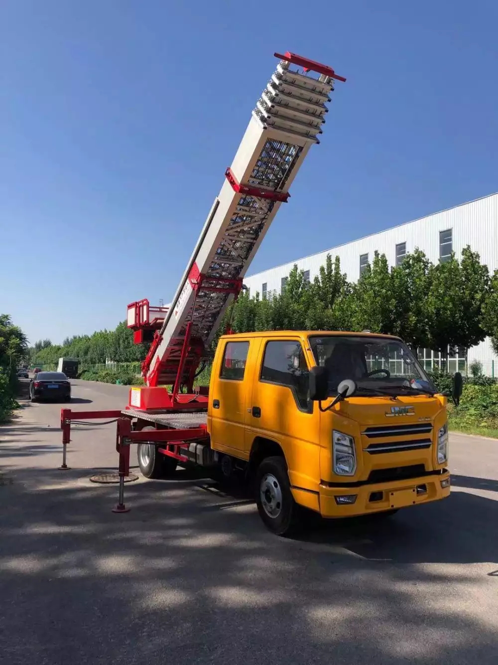 宜宾附近的云梯车出租服务：轻松解决高空作业需求