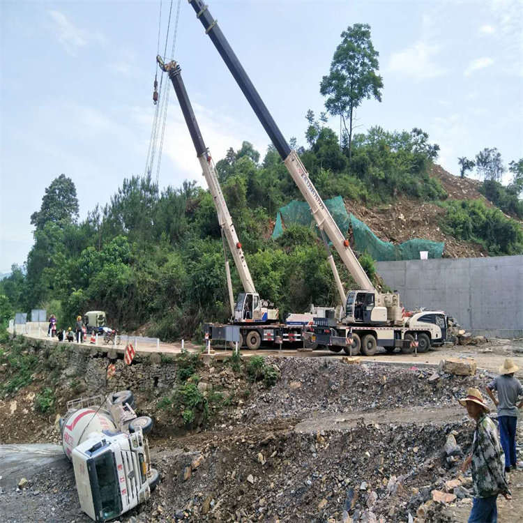 宜宾汽车掉沟里叫吊车救援要多少钱