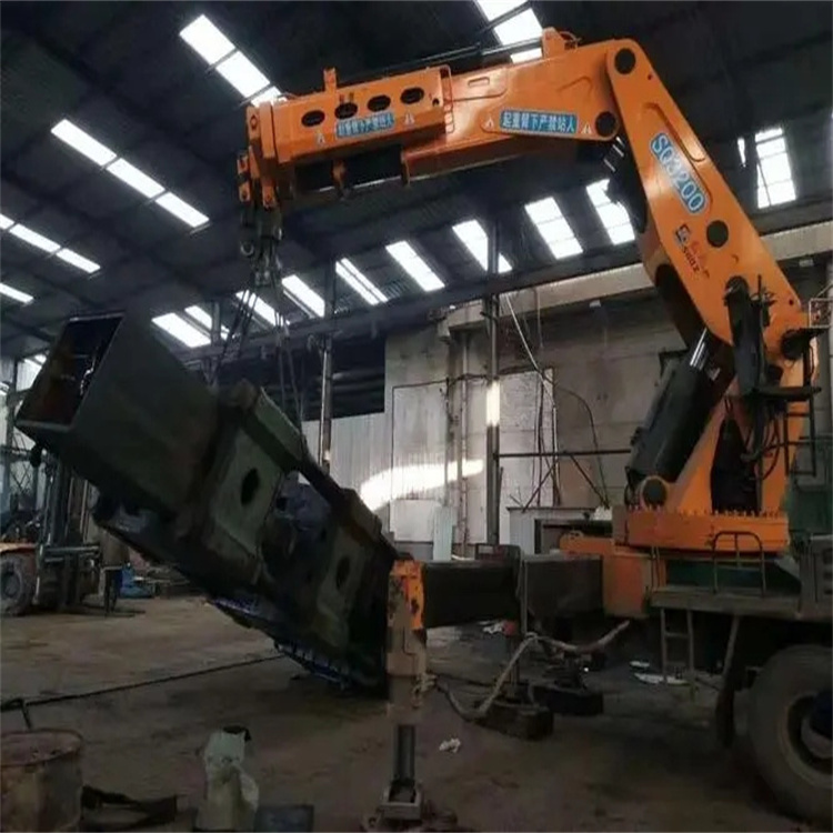 宜宾130吨折臂吊车出租吊机租赁附近电话